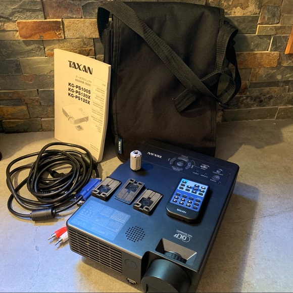 KAGA TAXAN Data projector KG-PS100S See Description - Picture 1 of 13